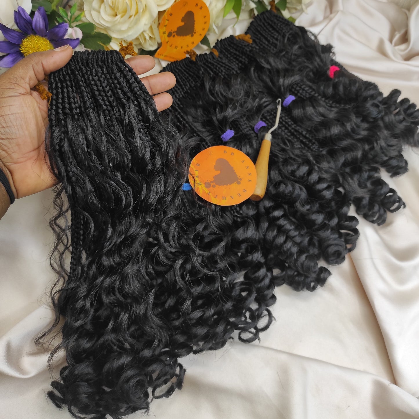 Tranças Boho Cachos - (Tranças em formato de ilha com pontas enroladas) || Cachos sintéticos || Tranças de crochê